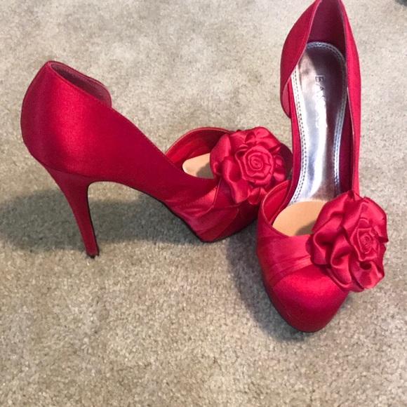 Bakers Shoes - Gorgeous red rose Bakers heels